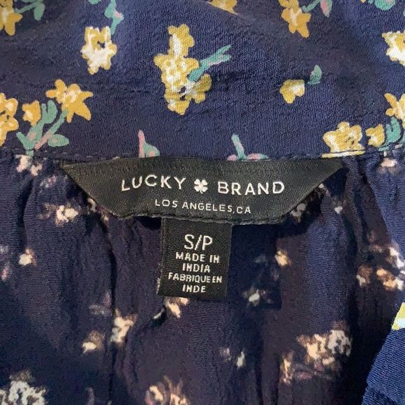 Brand new top lucky brand - Picture 2 of 4